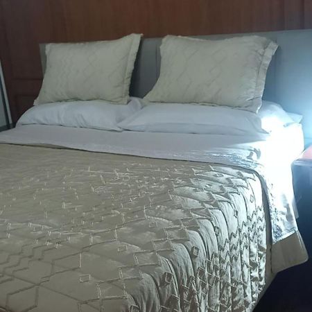 Ezeiza Bed And Breakfast ภายนอก รูปภาพ